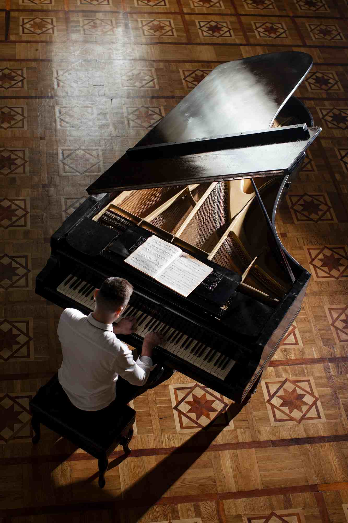 Especialista en afinacion de pianos en Zaragoza - Conrado Gancedo