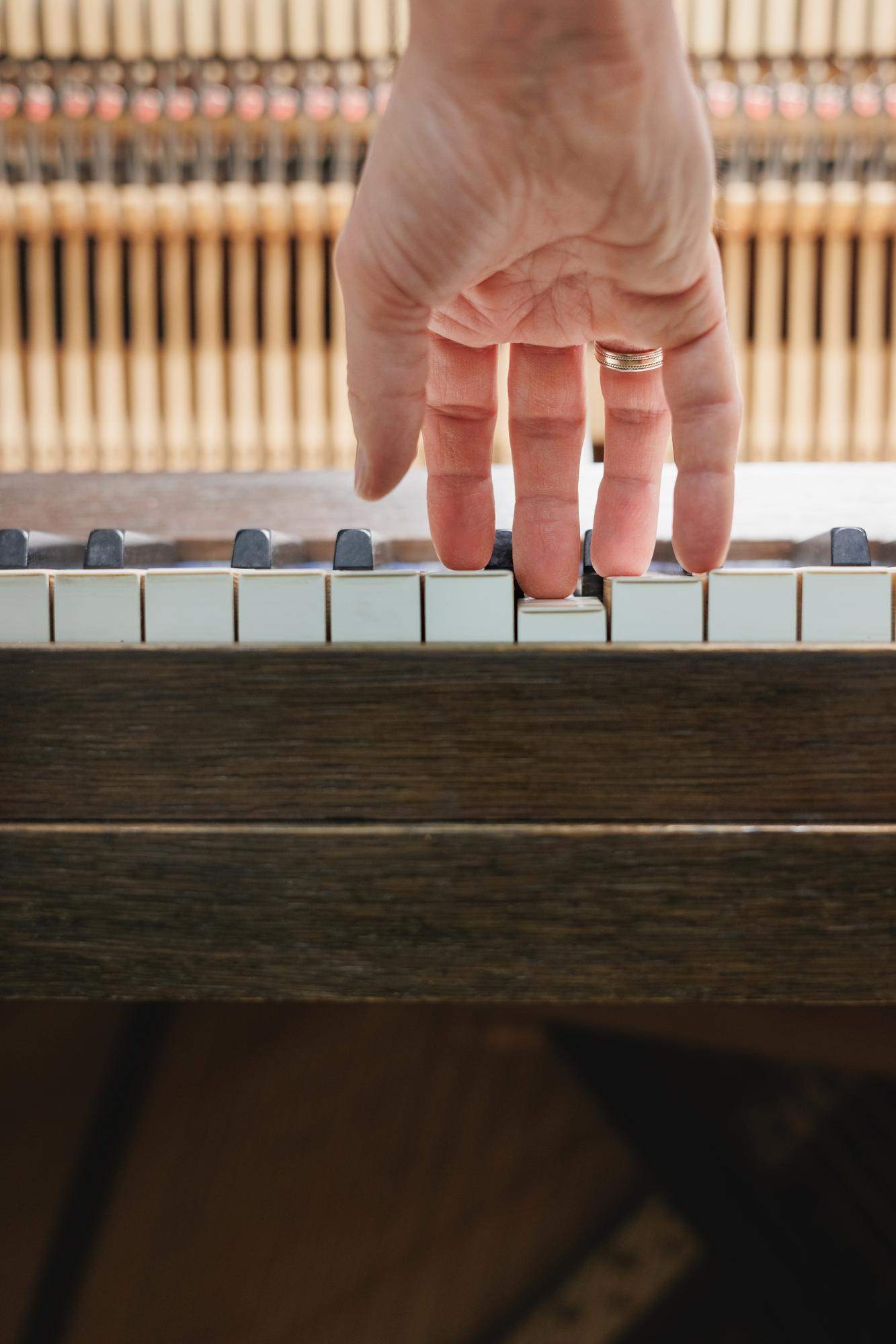 Tecnico especialista en reparacion de pianos en Zaragoza - Conrado Gancedo